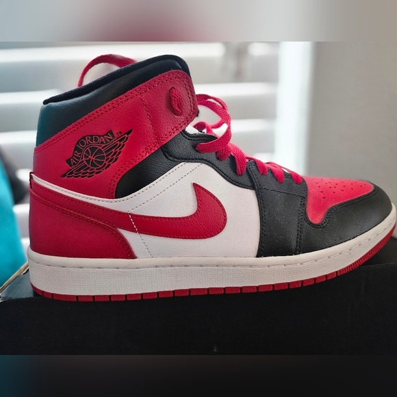 Jordan 1 Mid Unisex Red Black White Alternate Bred Toe Size 12 Womens Men's 9. - Picture 13 of 15